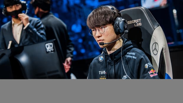 ATLANTA, GEORGIA - OCTOBER 29: Lee "Faker" Sang-hyeok of T1 prepares to compete at the League of Legends World Championship Semifinals on October 29, 2022 in Atlanta, GA.